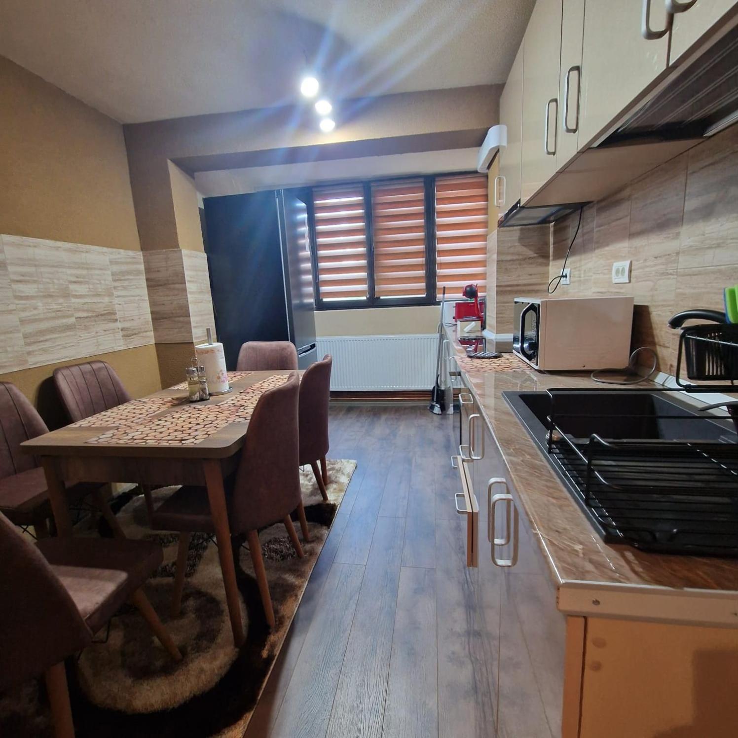 Apartament Iulius 4 Curtea de Argeş Exteriér fotografie