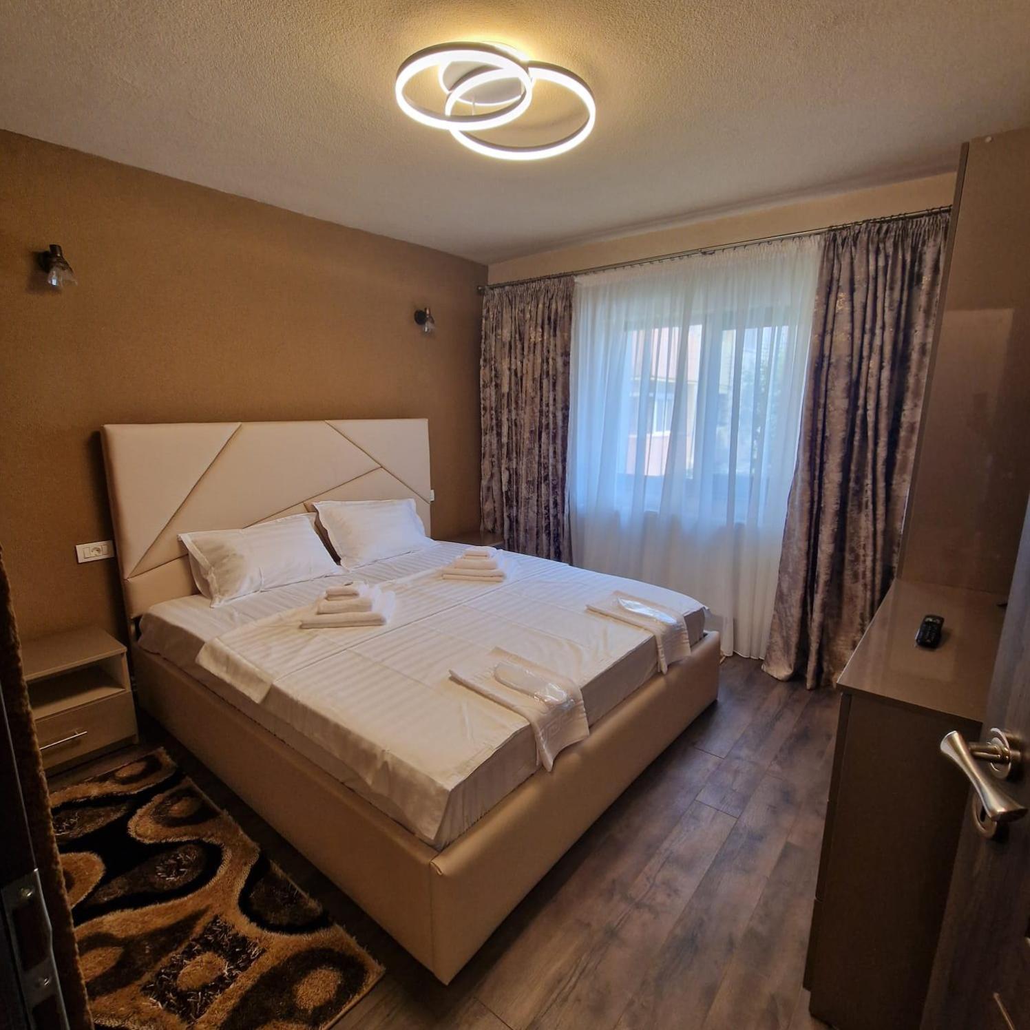 Apartament Iulius 4 Curtea de Argeş Exteriér fotografie